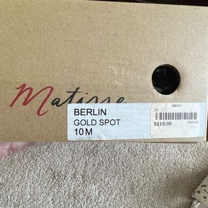 Size 10 Matisse flats.